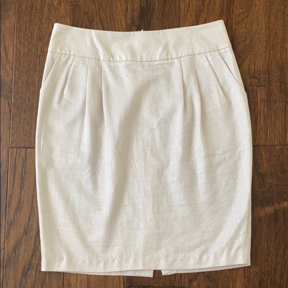 White and silver Above the knee skirt